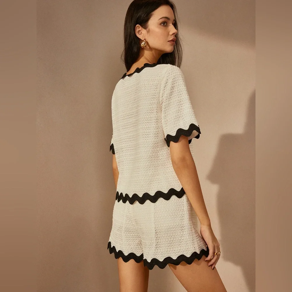 83 Contrast Trim V-Neck Shorts Set - Picture 4 of 7